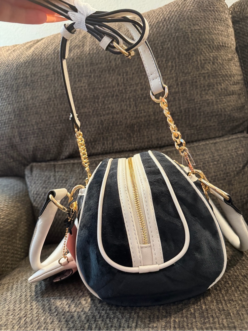 Juicy Couture  EXCLUSIVE-RARE Logo Hardware Detachable Strap /Crossbody 🆕 - Picture 9 of 14